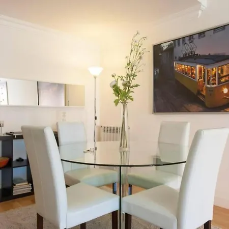 Altido Spacious New 1-bed Apt With Stunning View, 2mins From St George Castle Viewpoint * Lisboa