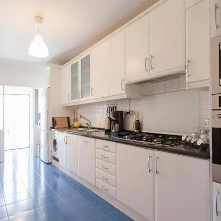Altido Spacious New 1-bed Apt With Stunning View, 2mins From St George Castle Viewpoint * Lisbon