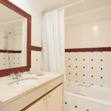 Altido Spacious New 1-bed Apt With Stunning View, 2mins From St George Castle Viewpoint